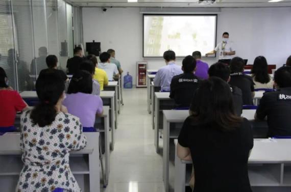 球王会网页版配置中心开展消防安全培训