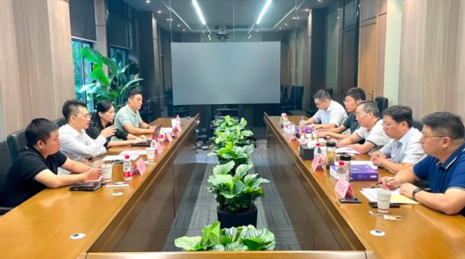 扬州市政府、扬州市人社局领导一行到球王会网页版测评中心调研交流