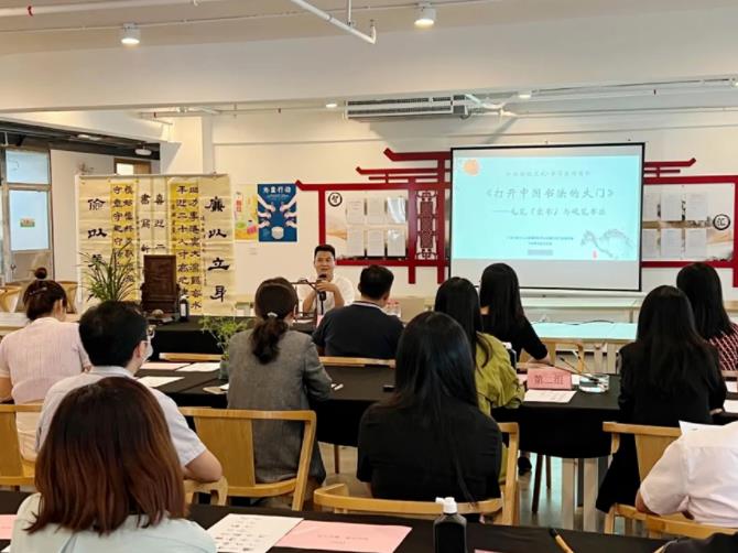 球王会网页版测评中心开展“弘扬传统文化，书写爱国情怀”主题书法交流活动