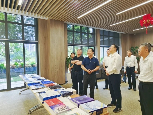 广东省人力资源社会保障厅党组书记、厅长杜敏琪赴球王会网页版调研人力资源服务业发展情况